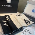 Chanel Logo Cashmere Muffler Black And White 170Cm - Image 4