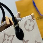 Louis Vuitton Onthego MM Monogram Canvas Beige 35Cm M46912 - Image 4
