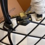Louis Vuitton Alma BB Black 25Cm M23761 - Image 5