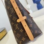 Louis Vuitton CarryAll PM Bag Monogram Canvas 28.9 Cm M46203 - Image 5