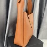 Saint Laurent 5 À 7 Soft Small Hobo Bag In Smooth Beige 27Cm - Image 3