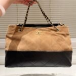 Chanel Shopping Bag Shiny And Gold Tone Metal Beige Black 36Cm AS5657 B20827 U1536 - Image 4