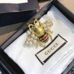 Gucci GG Black And Red Bee Brooch Gold With Pearl - Image 3