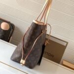 Louis Vuitton Neverfull Bandoulière Inside Out MM Monogram Rouge Sari 32Cm M12096 - Image 2