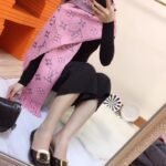 Louis Vuitton Logomania Shine Scarf Rose Ballerine 180Cm M70466 - Image 4