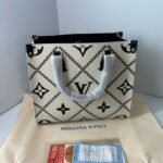 Louis Vuitton Onthego MM White 35Cm M46016 - Image 3