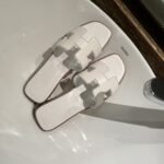 Hermes Oran Sandal Blanc H021056Z 02350 - Image 4