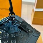 Louis Vuitton Alma BB Monogram Vernis Leather Black 25Cm - Image 6