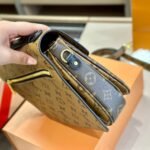 Louis Vuitton Pochette Métis Monogram Reverse 25Cm - Image 5