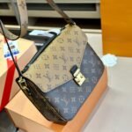 Louis Vuitton Pochette Métis Monogram Reverse 25Cm - Image 2
