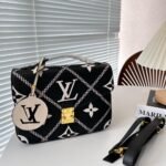 Louis Vuitton Pochette Métis With Black Tag Black 25Cm - Image 3
