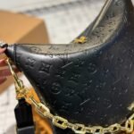 Louis Vuitton Coussin Hobo MM Black 30Cm M21260 - Image 4