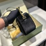 Gucci GG Marmont Small Camera Bag Velvet Black 23Cm - Image 3