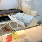 Chanel Classic Medium Handbag White 25Cm A01112 - Image 5