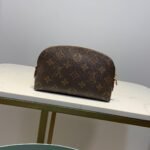 Louis Vuitton Cosmetic Pouch PM Monogram Canvas 19cm LV M47515 - Image 5