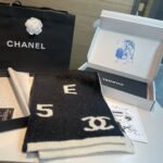 Chanel Logo Cashmere Muffler Black And White 170Cm - Image 2