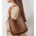 Louis Vuitton Le 5 À 7 Supple Large In Grained Brown 31Cm 713938AAAUQ2536 - Image 3