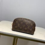 Louis Vuitton Cosmetic Pouch PM Monogram Canvas 19cm LV M47515 - Image 4